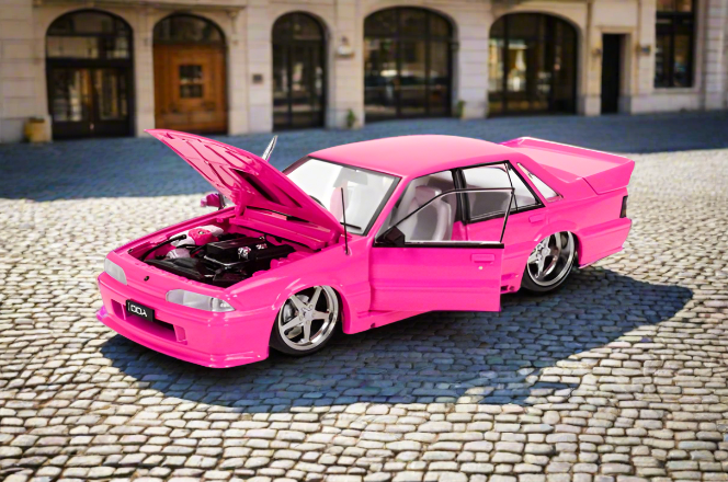 1:24 VL Walkingshaw In Hot Pink (Pre Order)