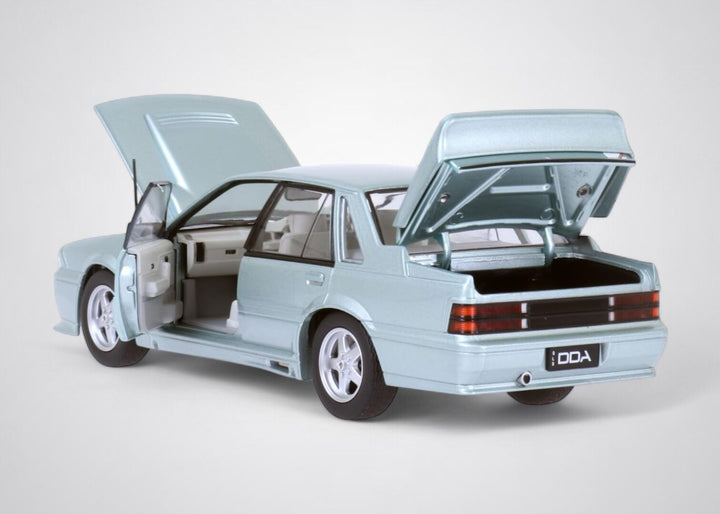 1:24 VL Walkingshaw in Panorama Silver