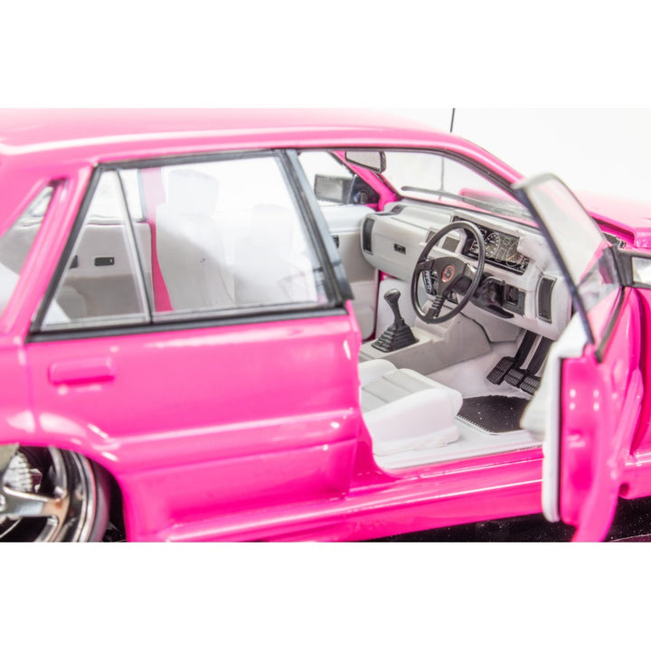 1:24 VL Walkingshaw In Hot Pink (Pre Order)
