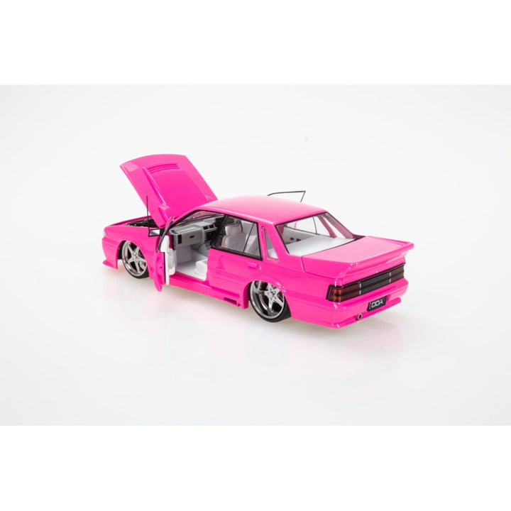 1:24 VL Walkingshaw In Hot Pink (Pre Order)